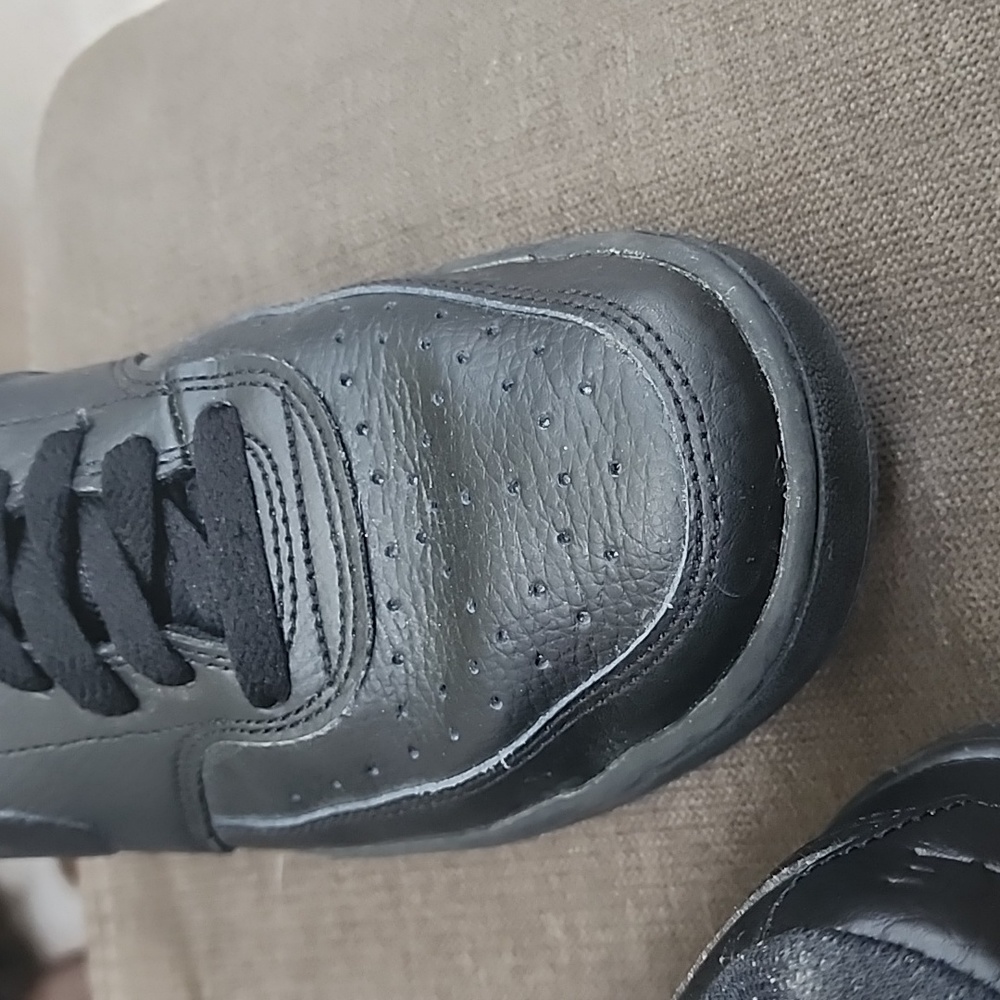 Nike - Picture 4 of 7